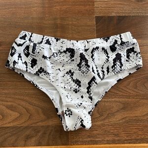 Pole for the people pole dance shorts. Mid rise. Small